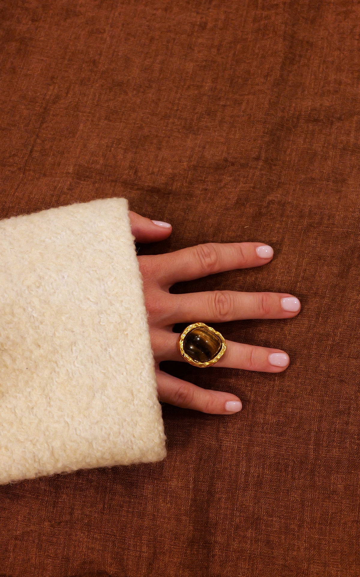 THE LOLA RING IN GOLD WITH TIGER'S EYE