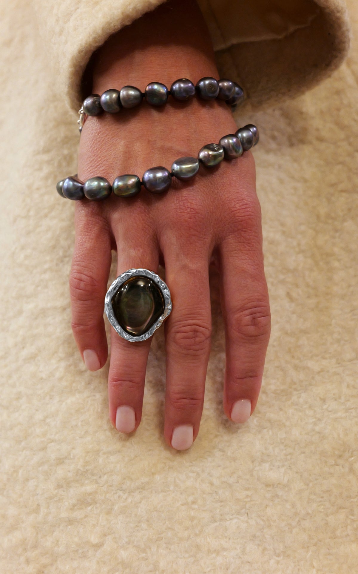THE LOLA RING IN SILVER WITH GREY PEARL