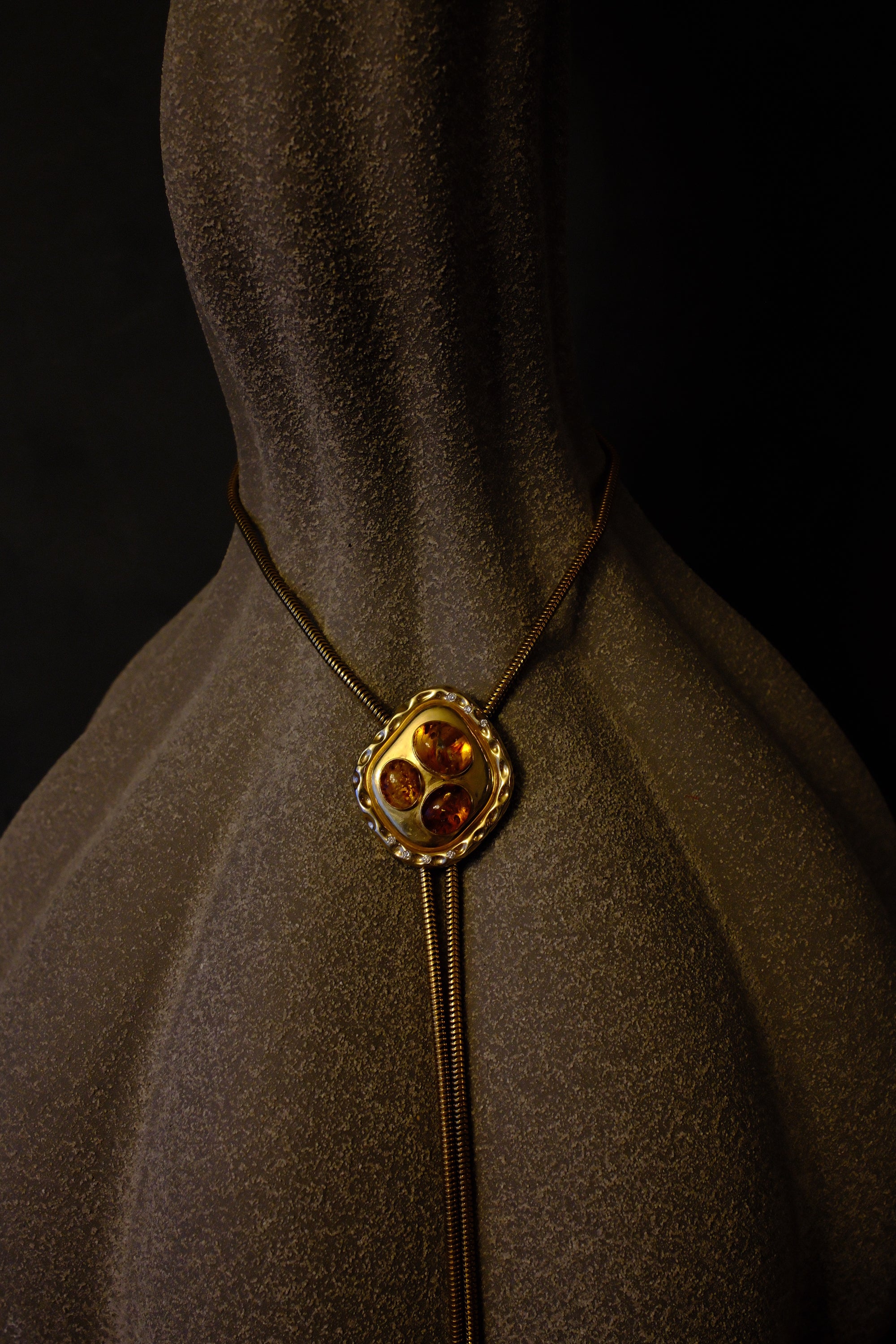 THE JOANNA WITH AMBER